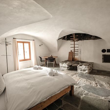 Hotel Weiss Kreuz Splugen Ruang foto