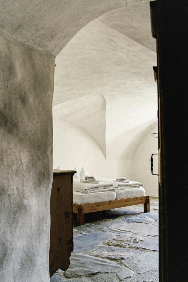 Hotel Weiss Kreuz Splugen Bagian luar foto