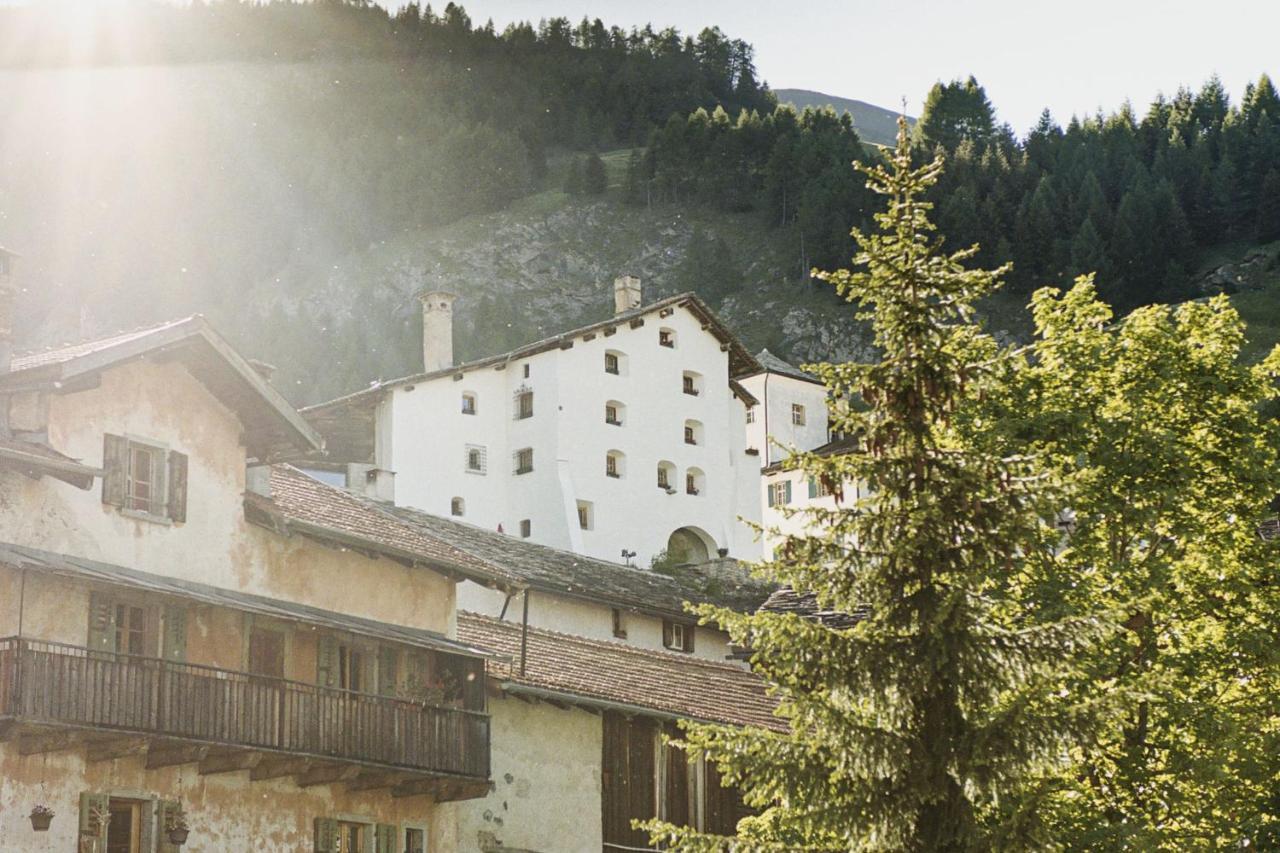 Hotel Weiss Kreuz Splugen Bagian luar foto