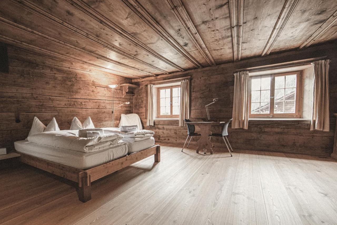 Hotel Weiss Kreuz Splugen Ruang foto