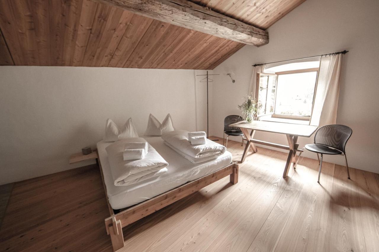 Hotel Weiss Kreuz Splugen Ruang foto