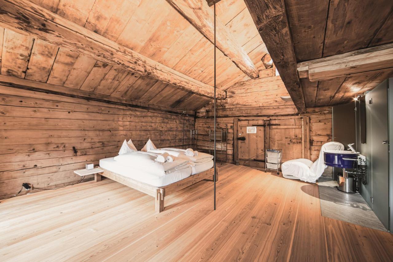 Hotel Weiss Kreuz Splugen Ruang foto