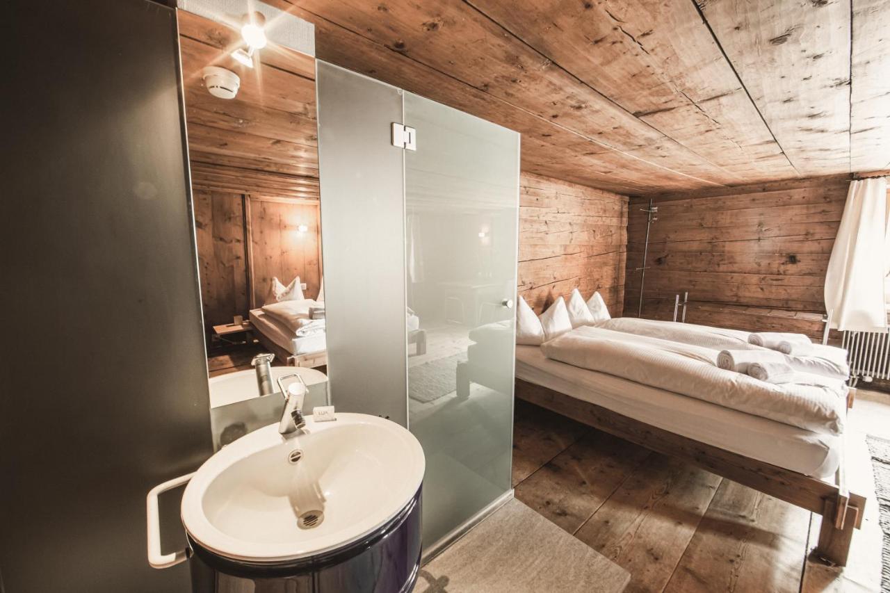 Hotel Weiss Kreuz Splugen Ruang foto