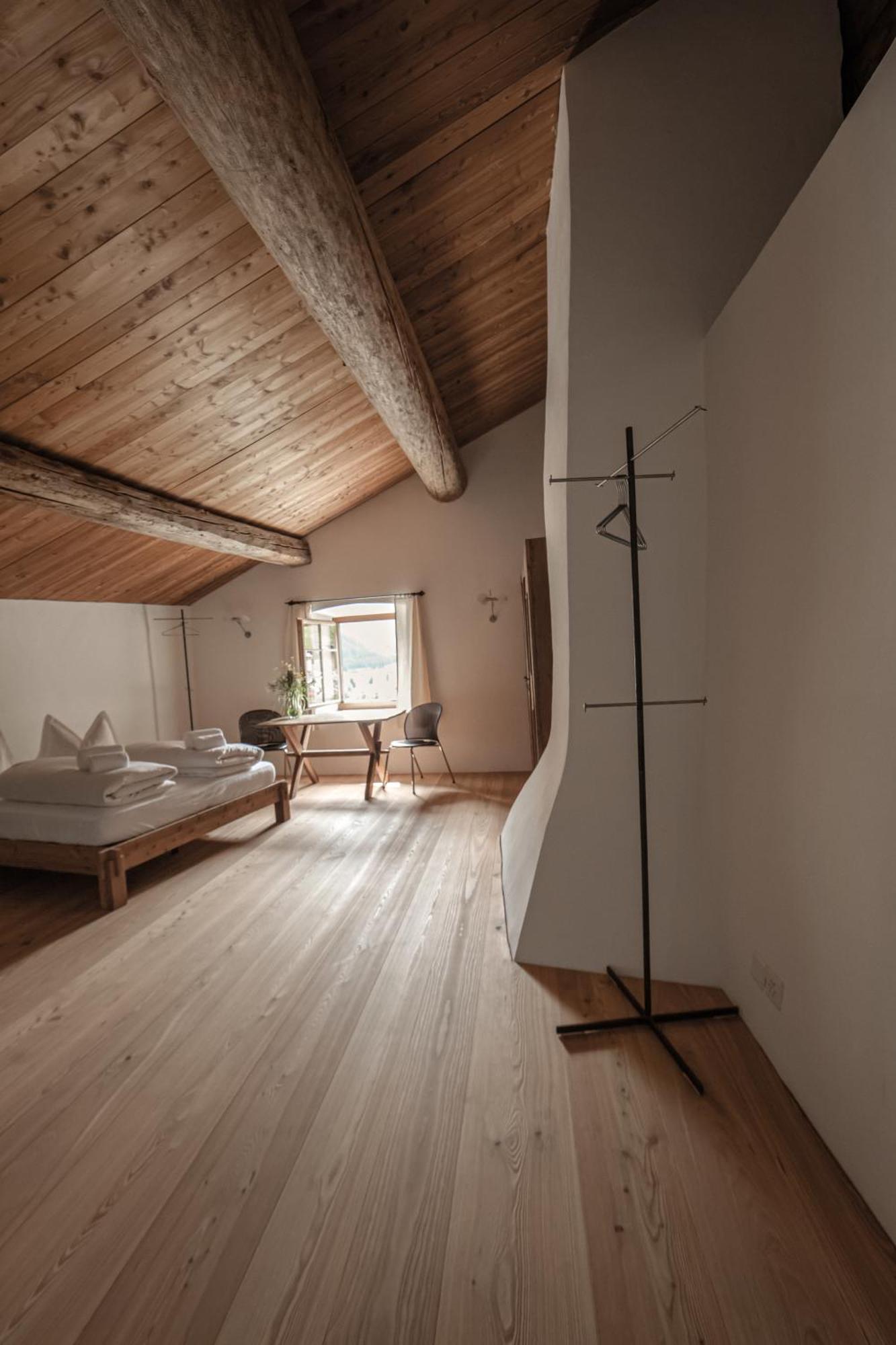 Hotel Weiss Kreuz Splugen Ruang foto