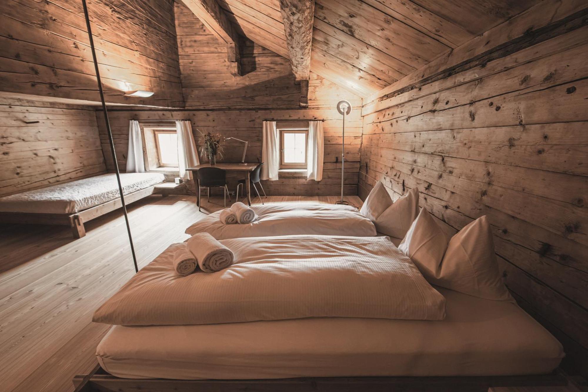 Hotel Weiss Kreuz Splugen Ruang foto